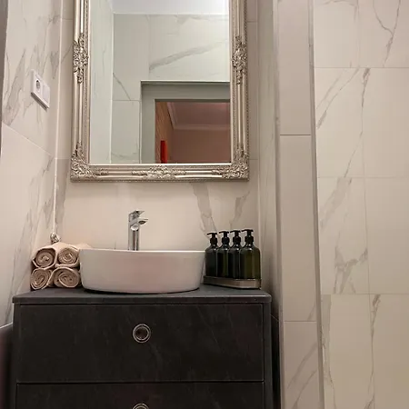 Tiszafa Apartment *